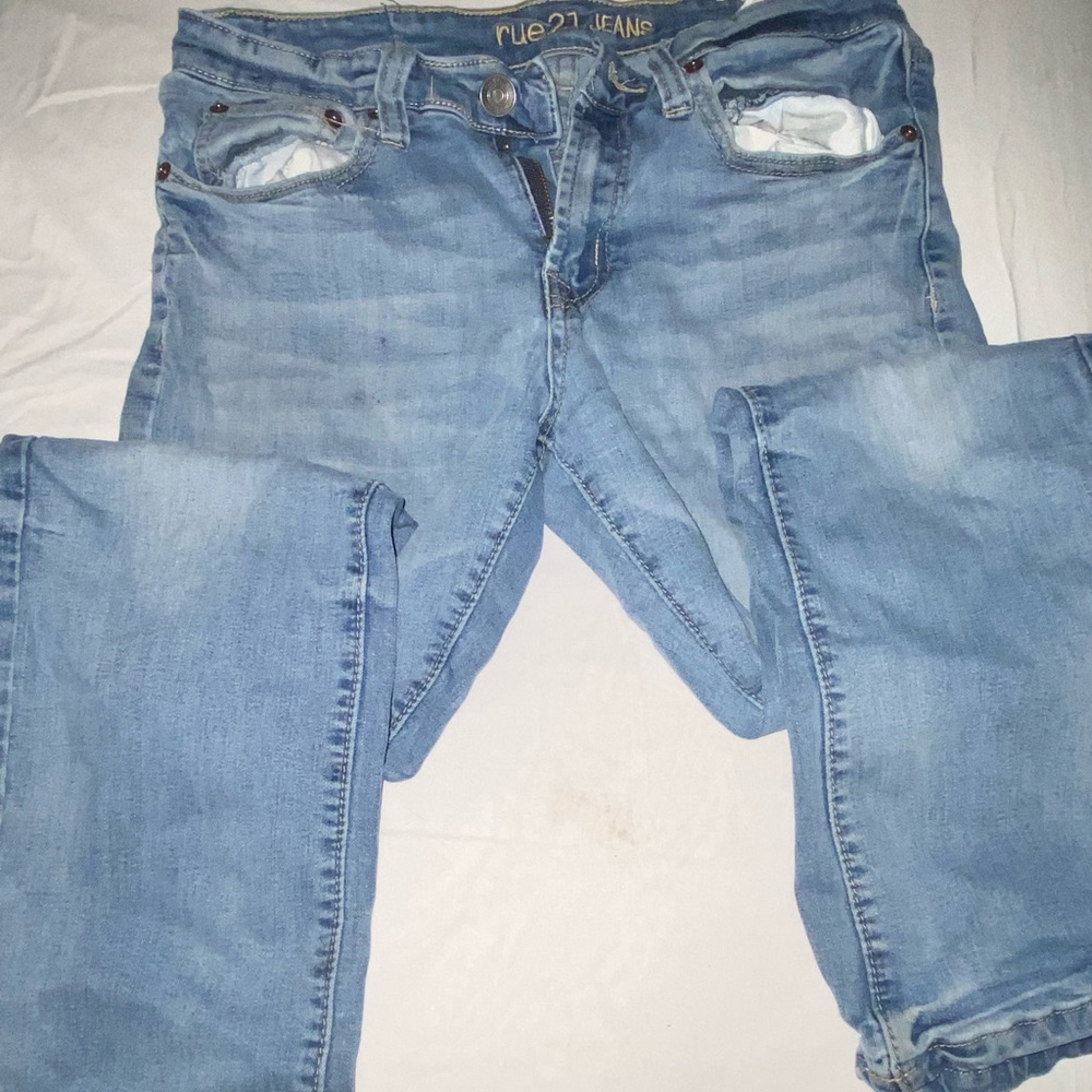 Mens rue 21 light jeans. 28x30.